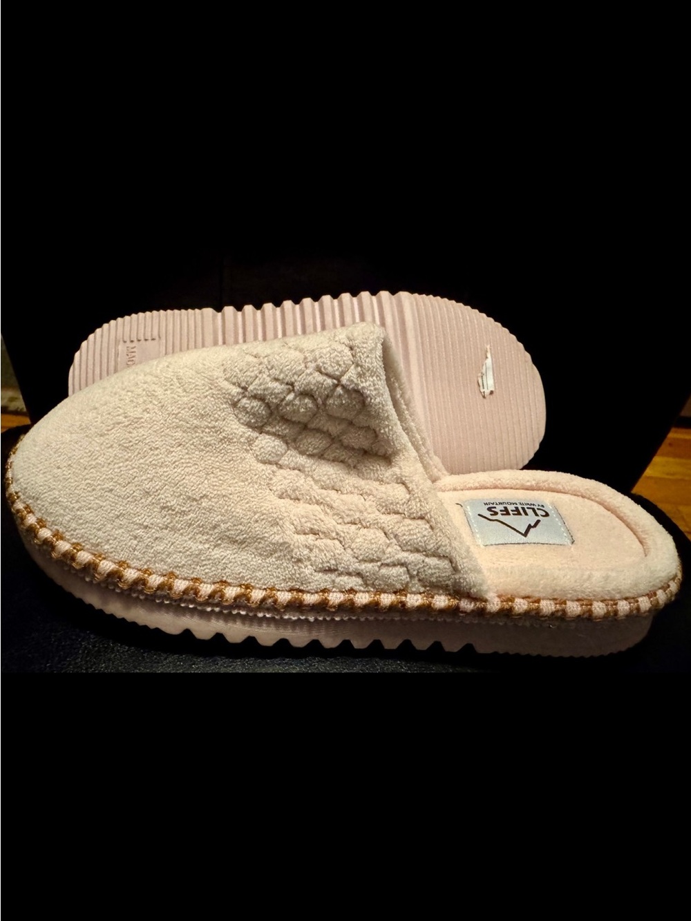 White Mountain Women’s cozy slippers